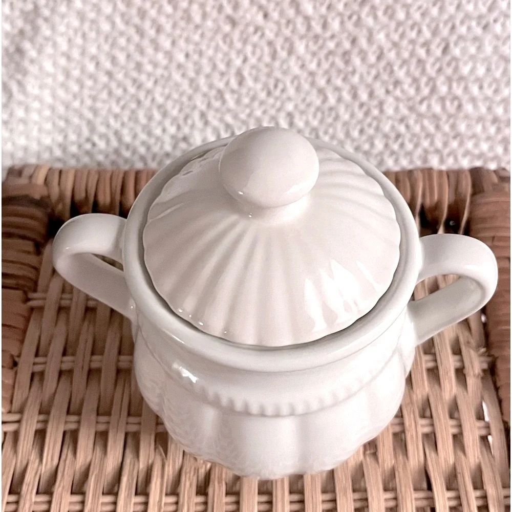 🌸3/$25 Target Home Vintage Farmhouse Stoneware Fluted Sugar Bowl with Lid